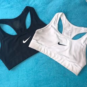 NIKE Classic Swoosh Sports Bra